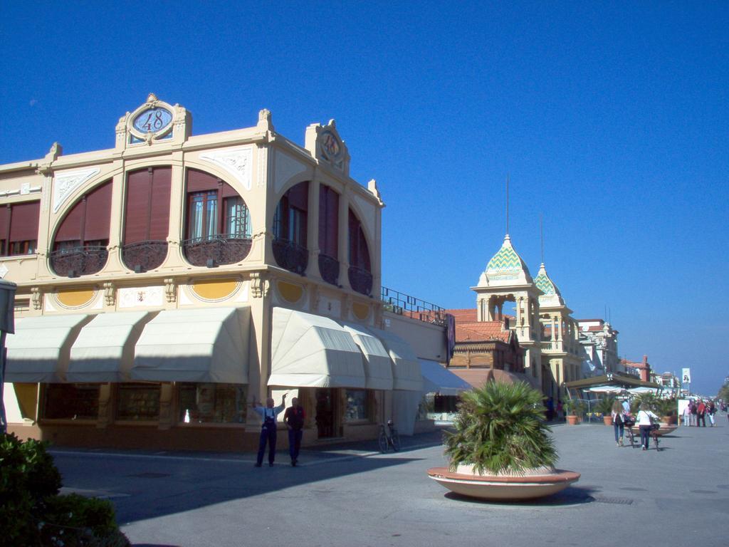 Hotel Bianchi Viareggio Exteriör bild